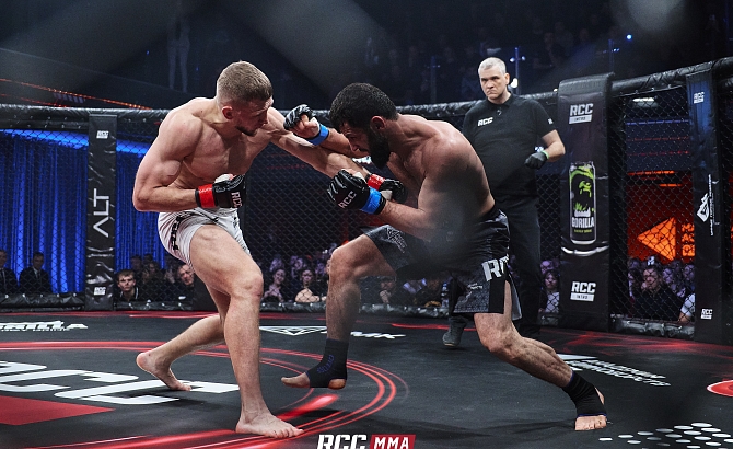 Борис Медведев заставил «уснуть» экс-бойца UFC Гаджи Омаргаджиева