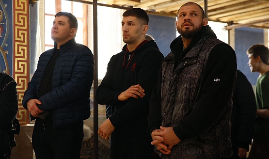 Бойцы клуба встретили Великий Пост молитвой в старинном храме Урала