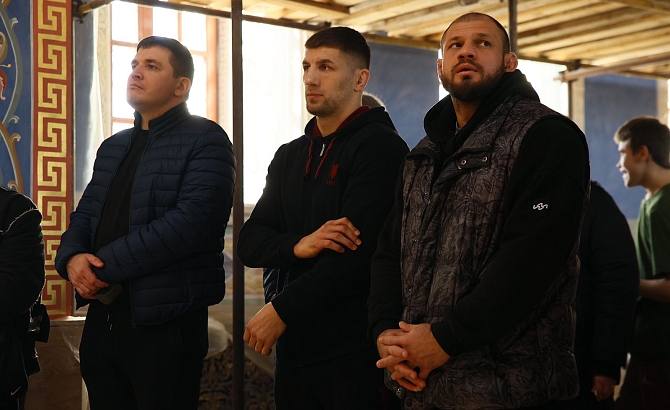 Бойцы клуба встретили Великий Пост молитвой в старинном храме Урала