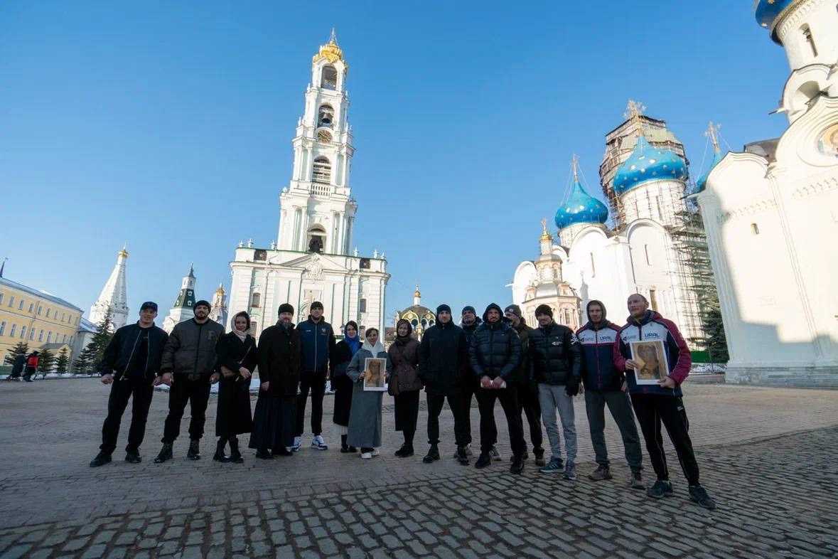 Команда «Архангел Михаил» отправилась в поездку в Свято-Троицкую Сергиеву Лавру