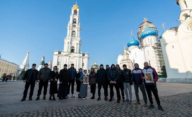 Команда «Архангел Михаил» отправилась в поездку в Свято-Троицкую Сергиеву Лавру